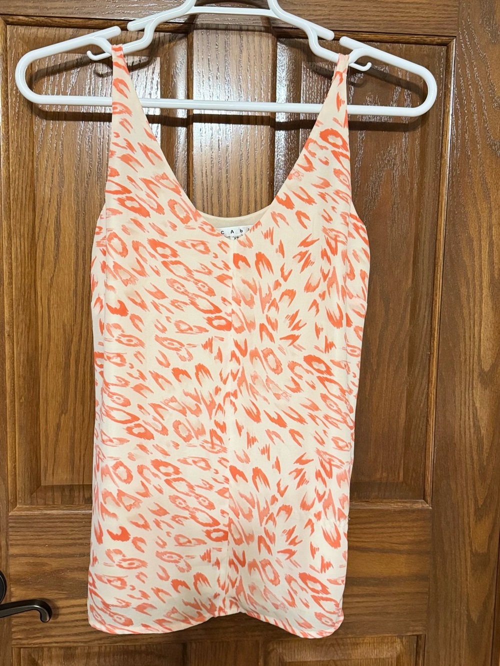Pre-owned Cabi Size XS Flirty Cami Cream & Coral Printed V-Neck Tank Top
